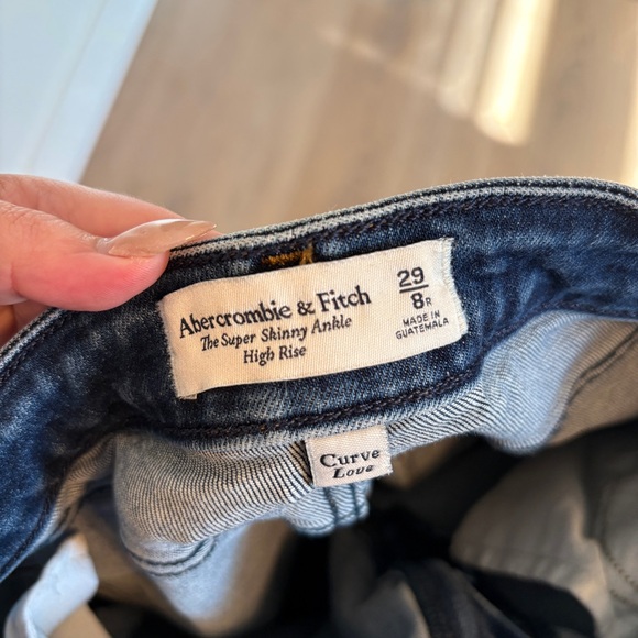 Abercrombie and Fitch Super Skinny Ankle High Rise in Curve Love - Picture 2 of 2